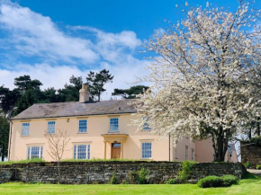 Beautiful farm house with dedicated sitting and media room for guest's use